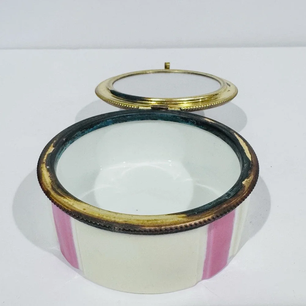Vintage Hand Painted Porcelain Mirrored Powder Trinket Box Vanity Decor‎